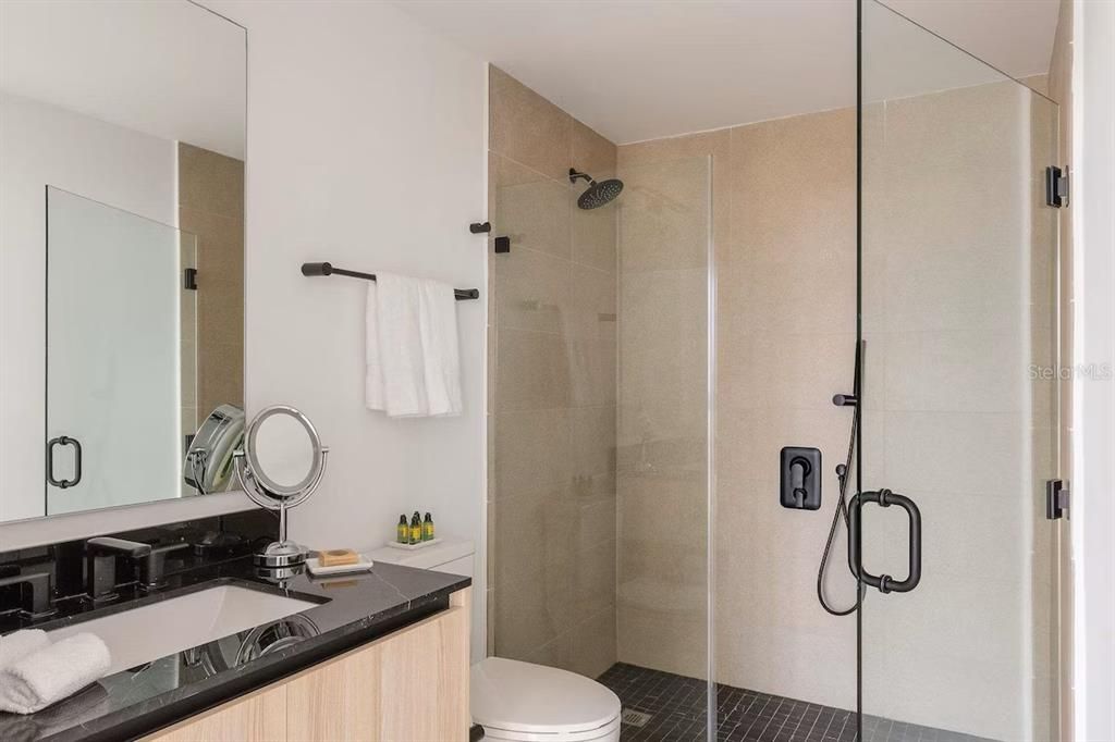 For Sale: $490,000 (1 beds, 1 baths, 530 Square Feet)