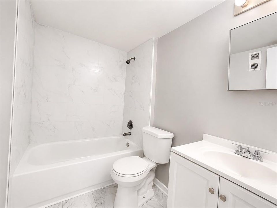 For Sale: $129,900 (2 beds, 1 baths, 992 Square Feet)