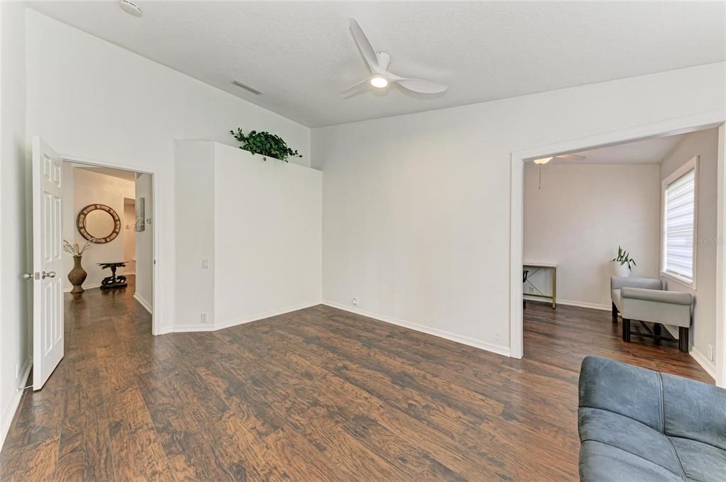 For Sale: $435,000 (3 beds, 2 baths, 1822 Square Feet)