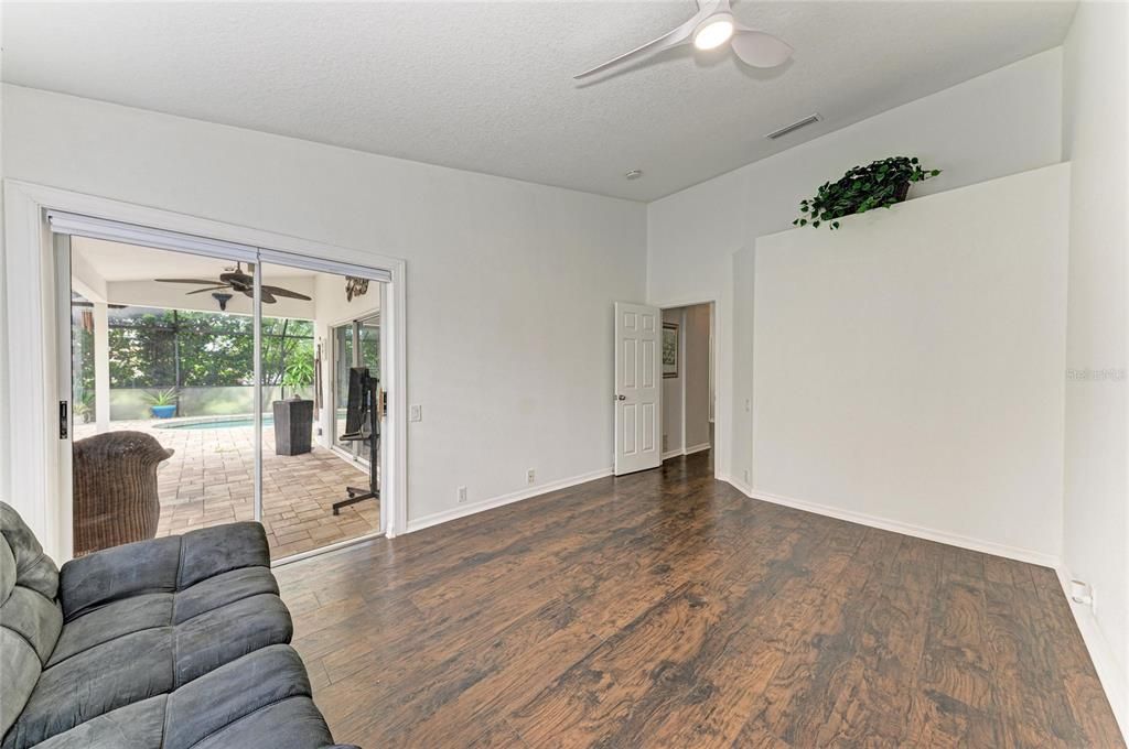 For Sale: $435,000 (3 beds, 2 baths, 1822 Square Feet)