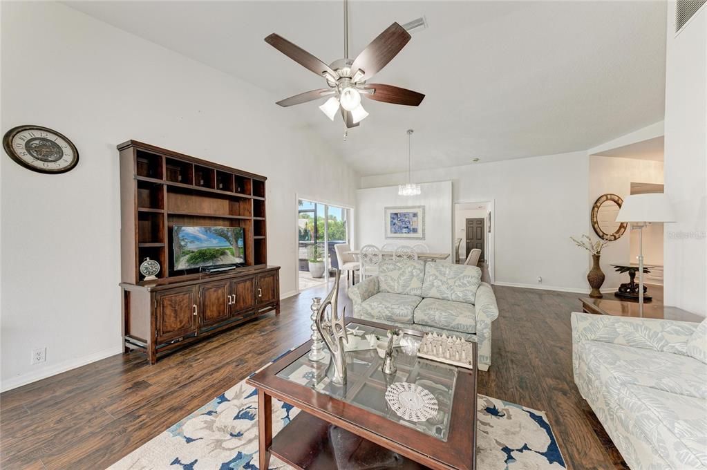 For Sale: $435,000 (3 beds, 2 baths, 1822 Square Feet)