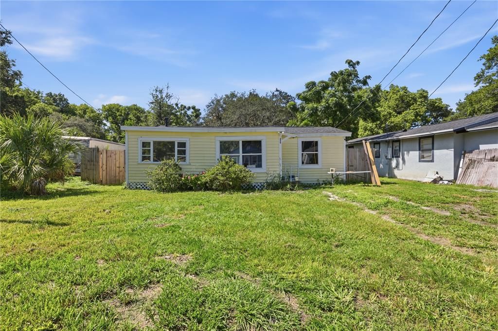 For Sale: $197,500 (2 beds, 1 baths, 972 Square Feet)