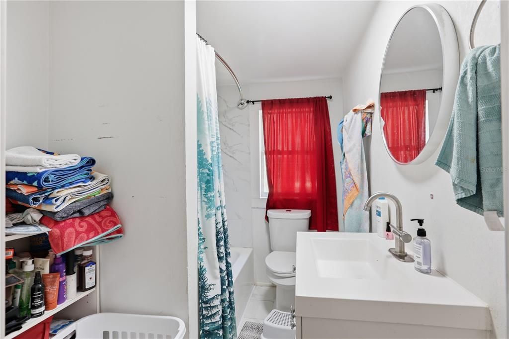 For Sale: $197,500 (2 beds, 1 baths, 972 Square Feet)