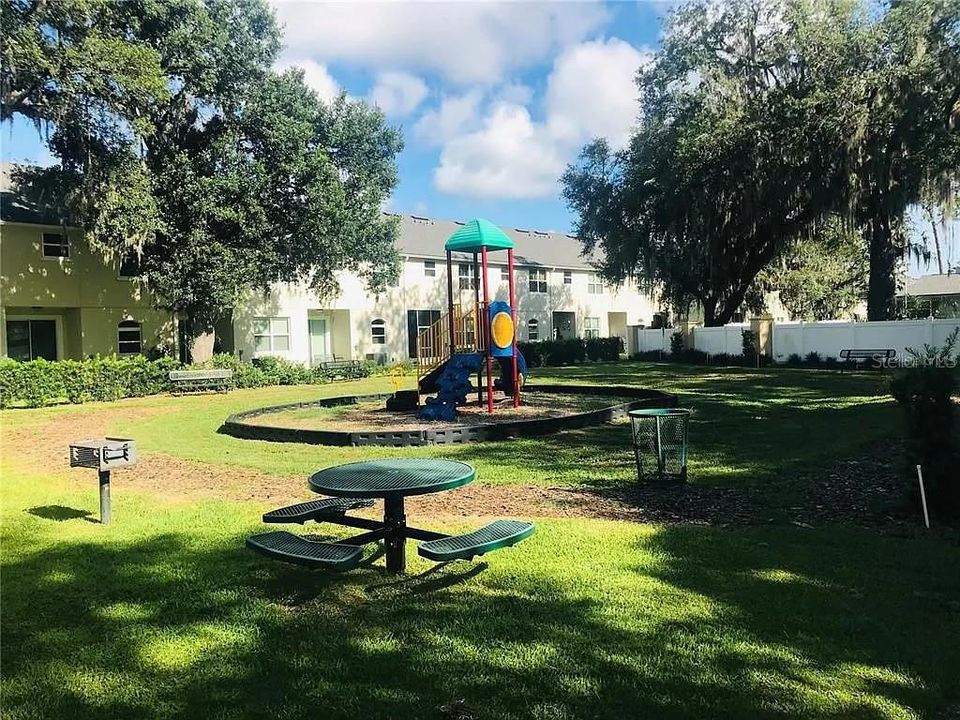 For Rent: $2,350 (3 beds, 2 baths, 1285 Square Feet)