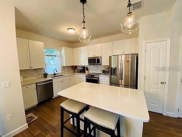 For Rent: $2,350 (3 beds, 2 baths, 1285 Square Feet)