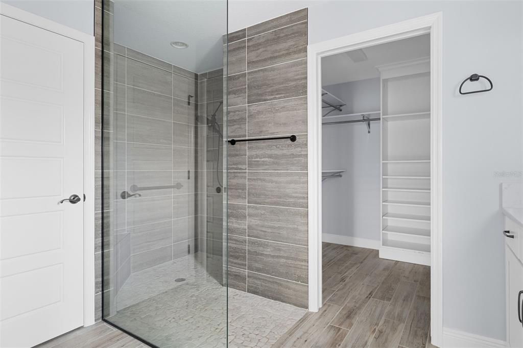 For Sale: $569,000 (3 beds, 2 baths, 1922 Square Feet)