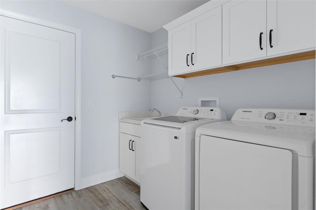 For Sale: $569,000 (3 beds, 2 baths, 1922 Square Feet)