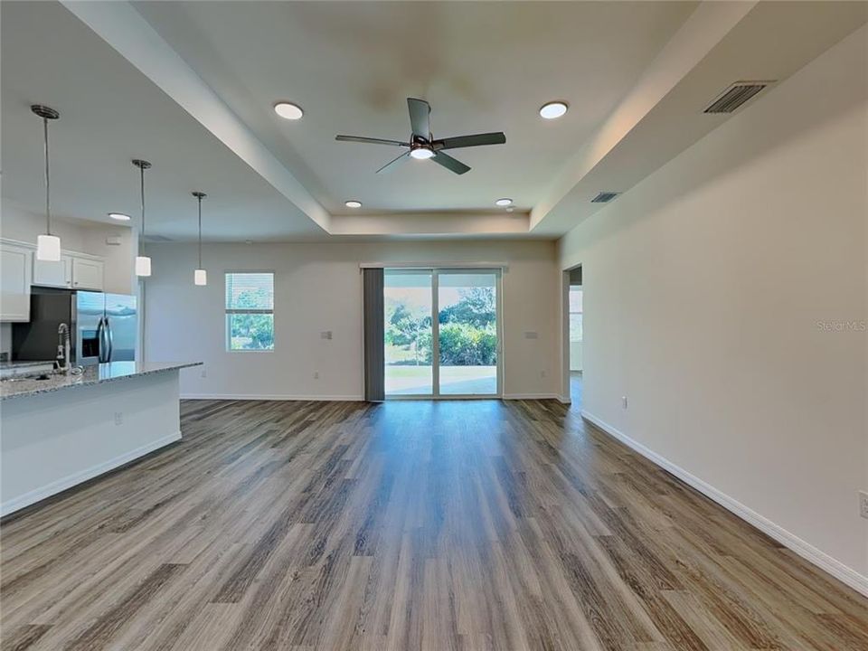For Sale: $329,900 (4 beds, 2 baths, 1914 Square Feet)