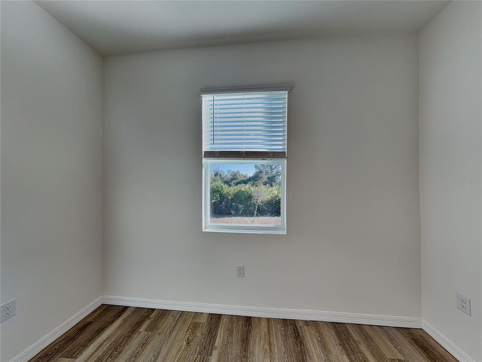 For Sale: $329,900 (4 beds, 2 baths, 1914 Square Feet)