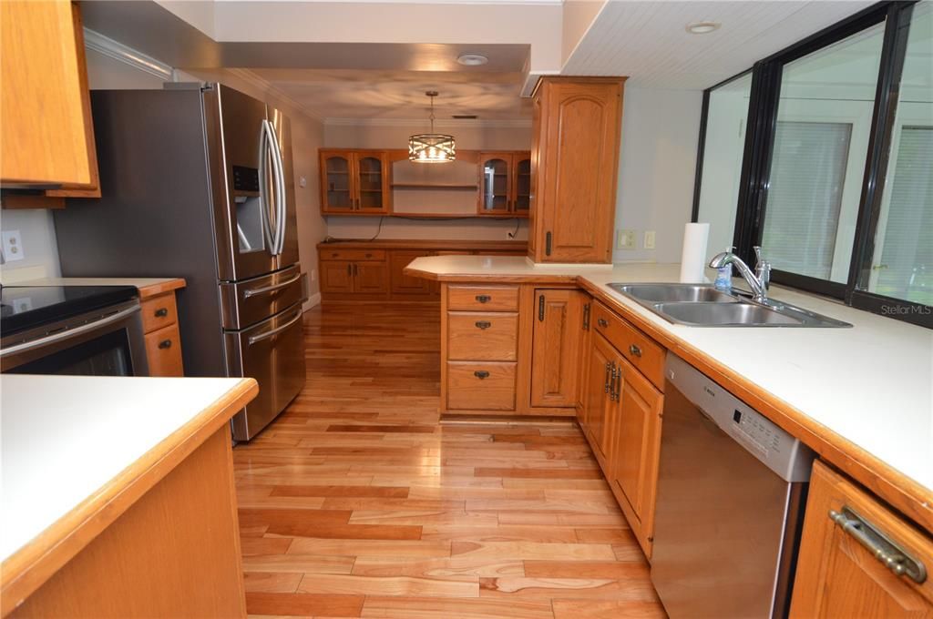 В аренду: $3,250 (3 спален, 2 ванн, 1761 Квадратных фут)