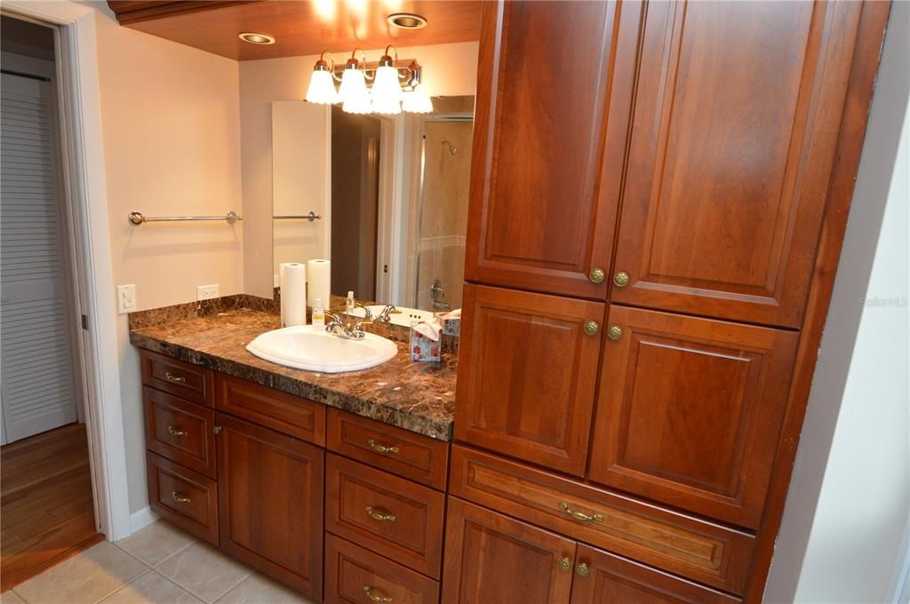 В аренду: $3,250 (3 спален, 2 ванн, 1761 Квадратных фут)