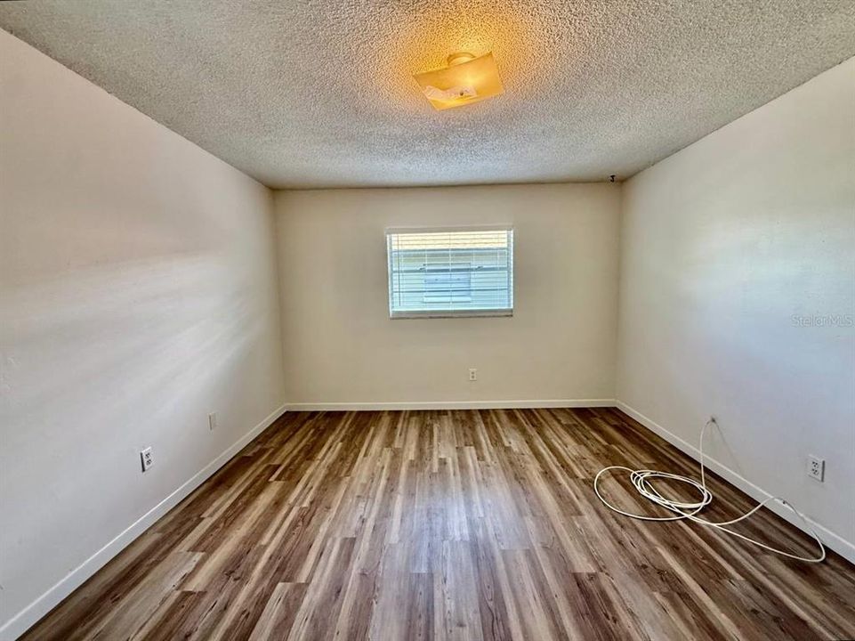 For Rent: $1,700 (2 beds, 1 baths, 1728 Square Feet)