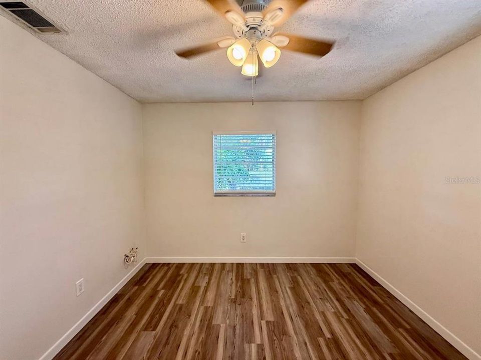 For Rent: $1,700 (2 beds, 1 baths, 1728 Square Feet)