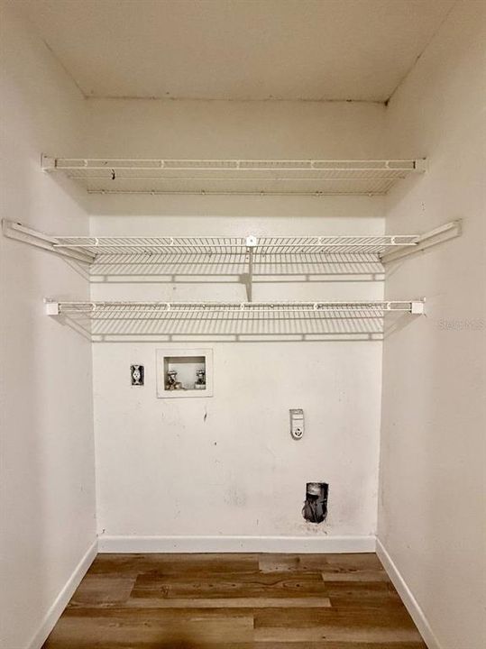 For Rent: $1,700 (2 beds, 1 baths, 1728 Square Feet)
