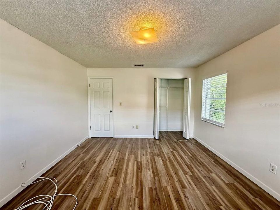 For Rent: $1,700 (2 beds, 1 baths, 1728 Square Feet)