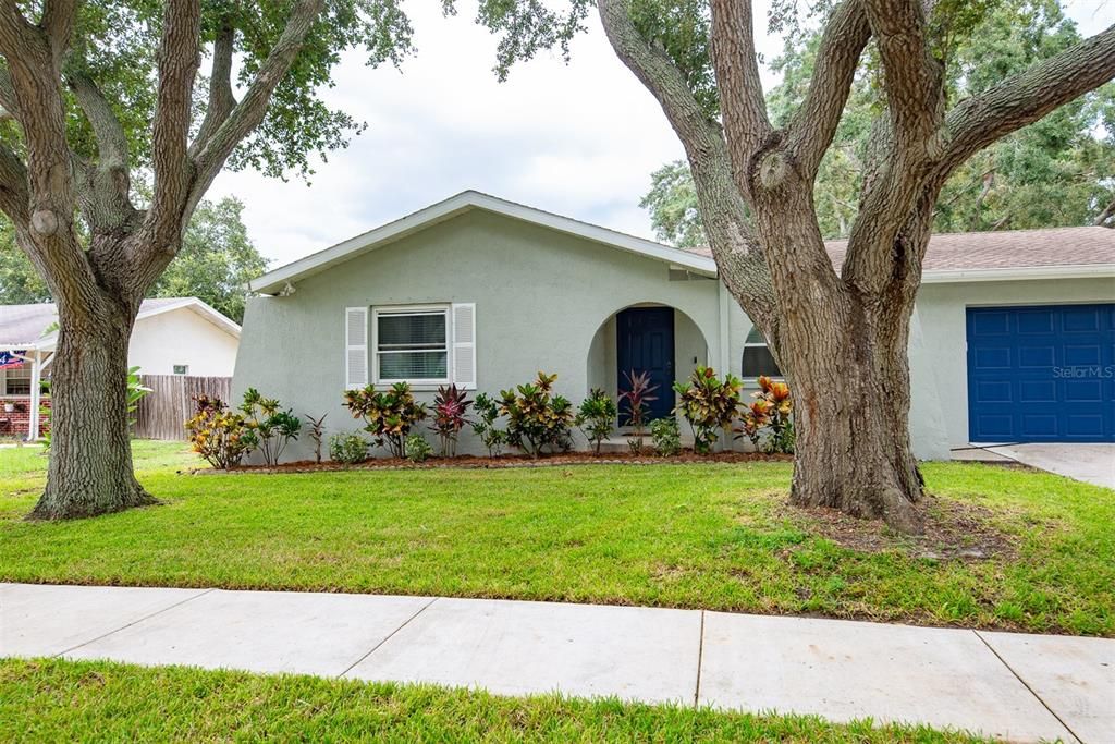 For Rent: $2,100 (2 beds, 1 baths, 882 Square Feet)