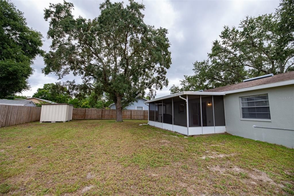 For Rent: $2,100 (2 beds, 1 baths, 882 Square Feet)