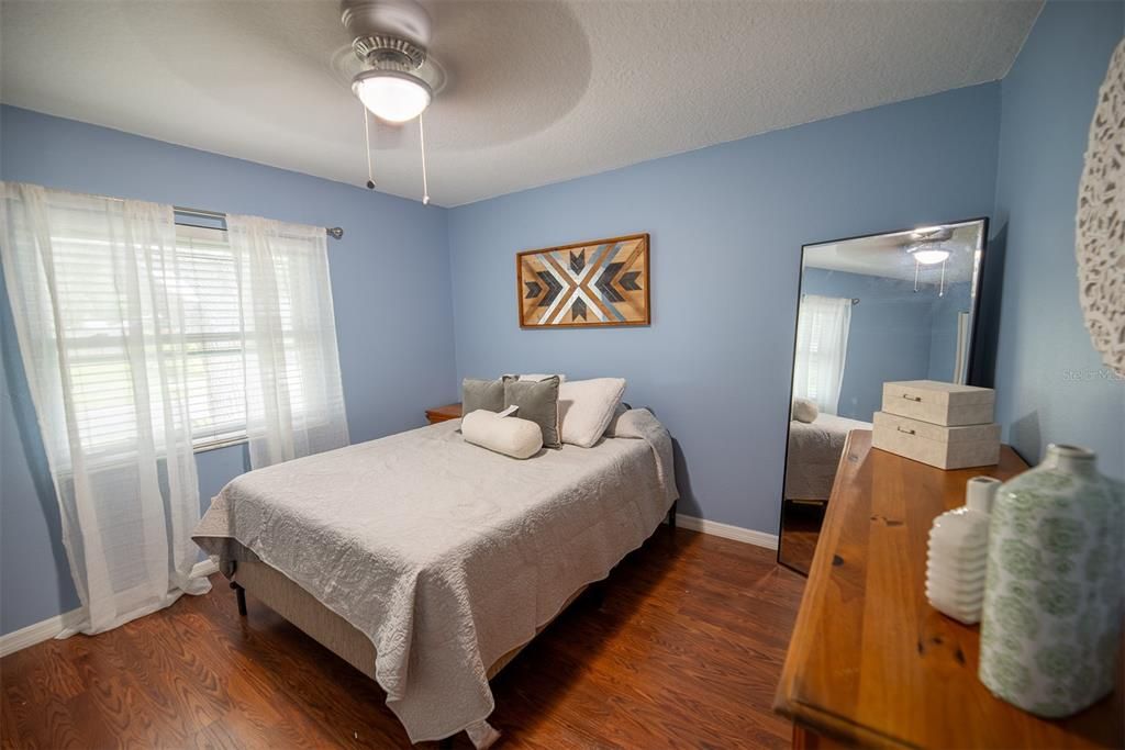 For Rent: $2,100 (2 beds, 1 baths, 882 Square Feet)