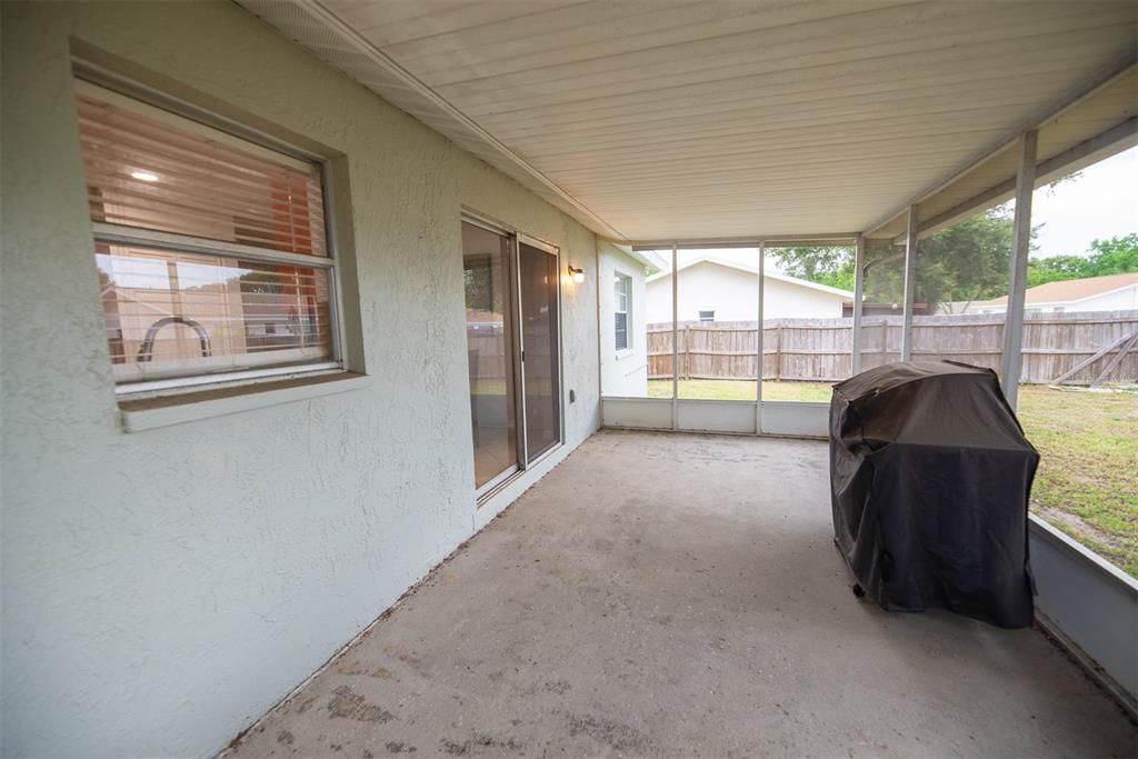 For Rent: $2,100 (2 beds, 1 baths, 882 Square Feet)