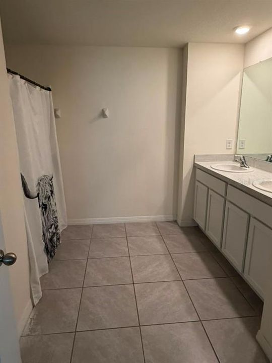 For Rent: $2,500 (5 beds, 3 baths, 2481 Square Feet)