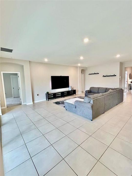 For Sale: $409,900 (4 beds, 3 baths, 2546 Square Feet)