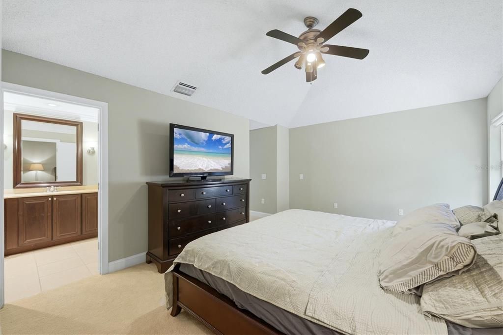 For Sale: $269,000 (2 beds, 2 baths, 1241 Square Feet)