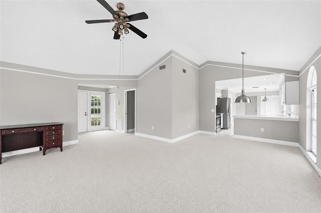 For Sale: $269,000 (2 beds, 2 baths, 1241 Square Feet)