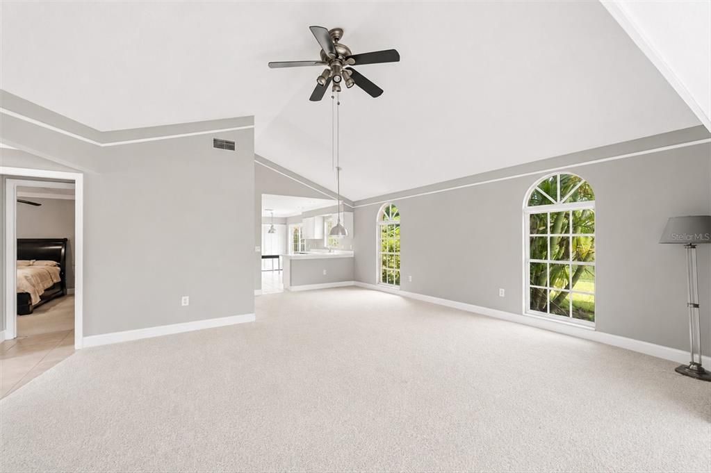 For Sale: $269,000 (2 beds, 2 baths, 1241 Square Feet)