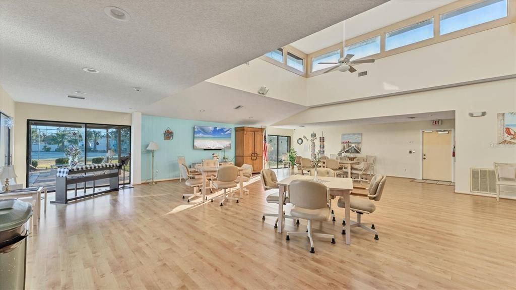 For Sale: $269,000 (2 beds, 2 baths, 1241 Square Feet)