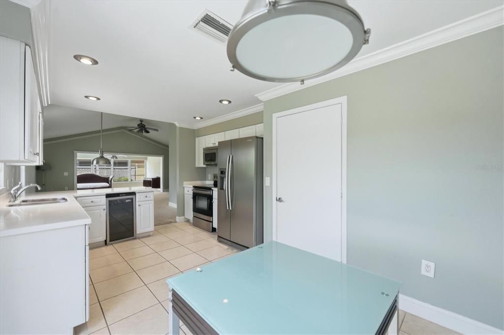For Sale: $269,000 (2 beds, 2 baths, 1241 Square Feet)