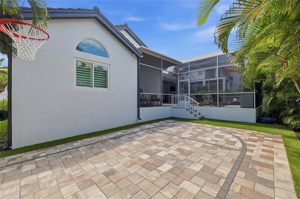 Activo con contrato: $1,350,000 (3 camas, 2 baños, 2272 Pies cuadrados)