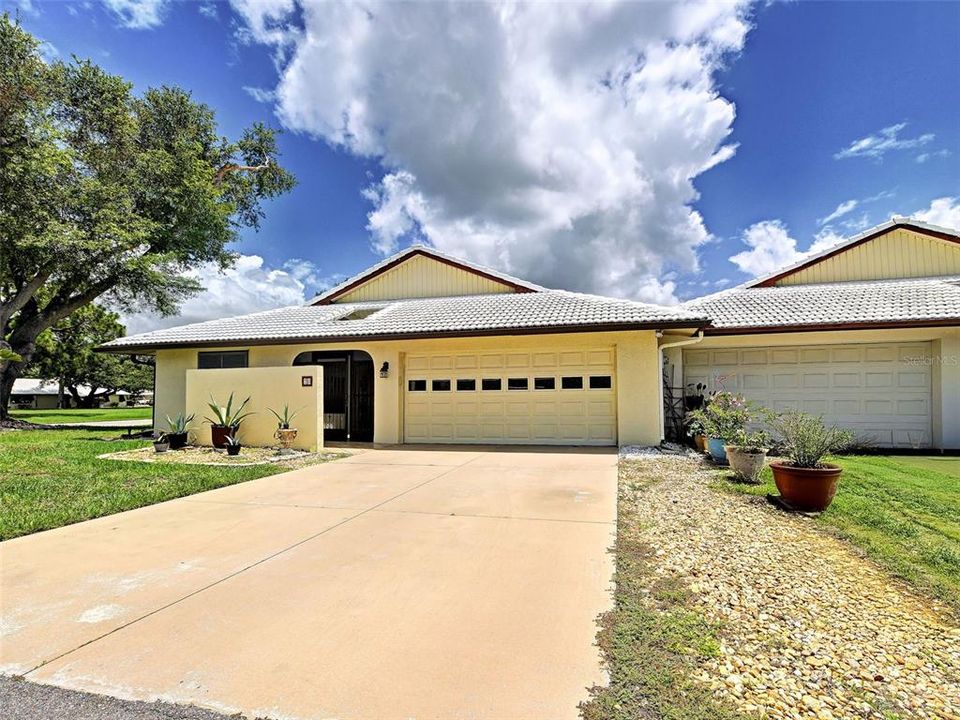 For Sale: $312,900 (2 beds, 2 baths, 1900 Square Feet)