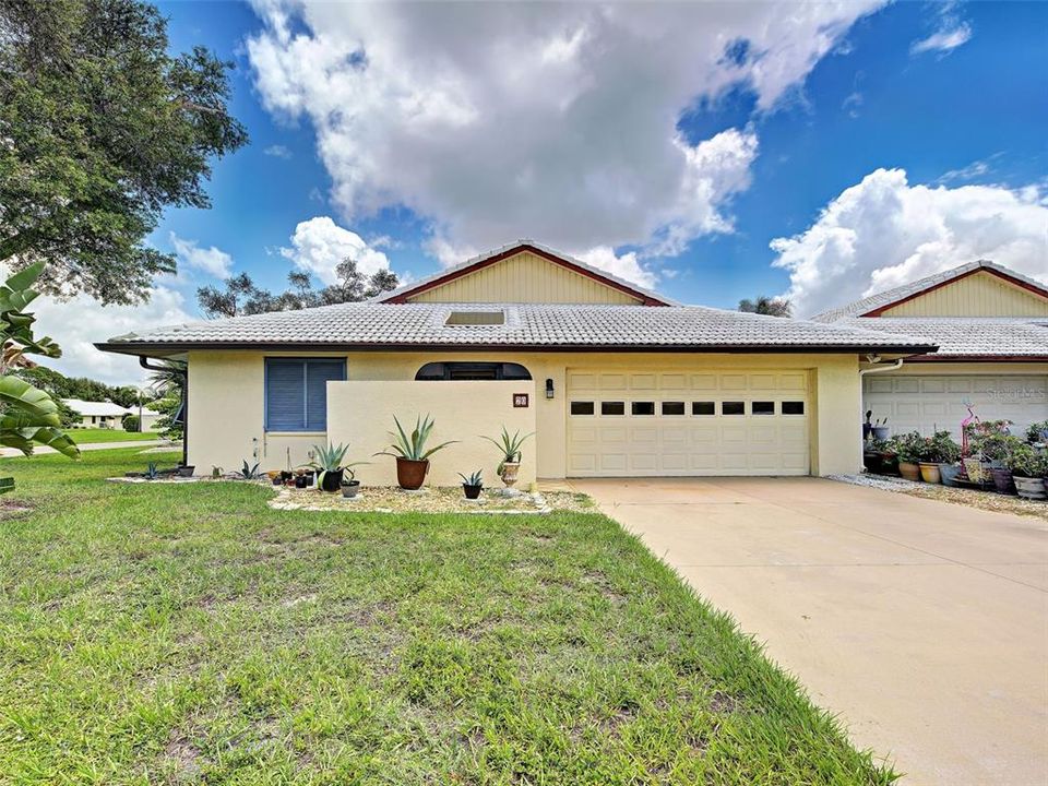 For Sale: $312,900 (2 beds, 2 baths, 1900 Square Feet)