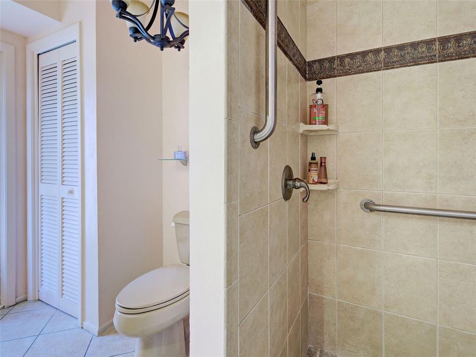 For Sale: $312,900 (2 beds, 2 baths, 1900 Square Feet)