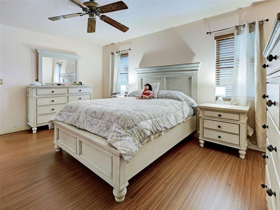 For Sale: $312,900 (2 beds, 2 baths, 1900 Square Feet)