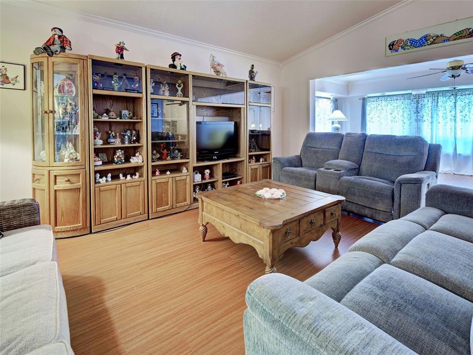 For Sale: $312,900 (2 beds, 2 baths, 1900 Square Feet)