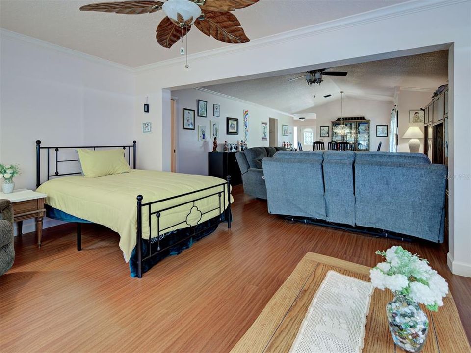 For Sale: $312,900 (2 beds, 2 baths, 1900 Square Feet)