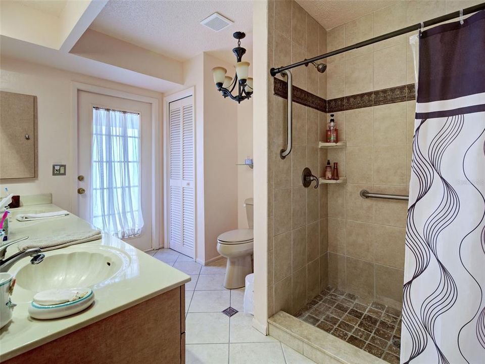 For Sale: $312,900 (2 beds, 2 baths, 1900 Square Feet)