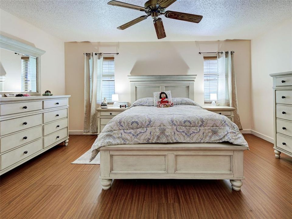For Sale: $312,900 (2 beds, 2 baths, 1900 Square Feet)