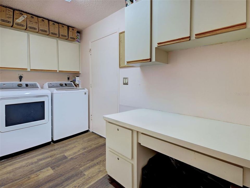 For Sale: $312,900 (2 beds, 2 baths, 1900 Square Feet)