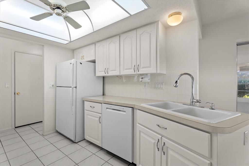 For Sale: $385,000 (3 beds, 2 baths, 1548 Square Feet)