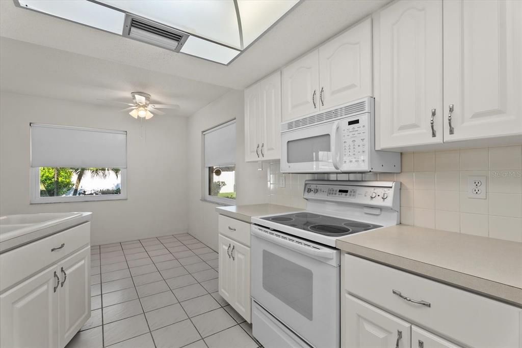 For Sale: $385,000 (3 beds, 2 baths, 1548 Square Feet)