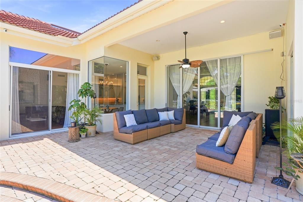 На продажу: $1,199,999 (5 спален, 3 ванн, 3163 Квадратных фут)