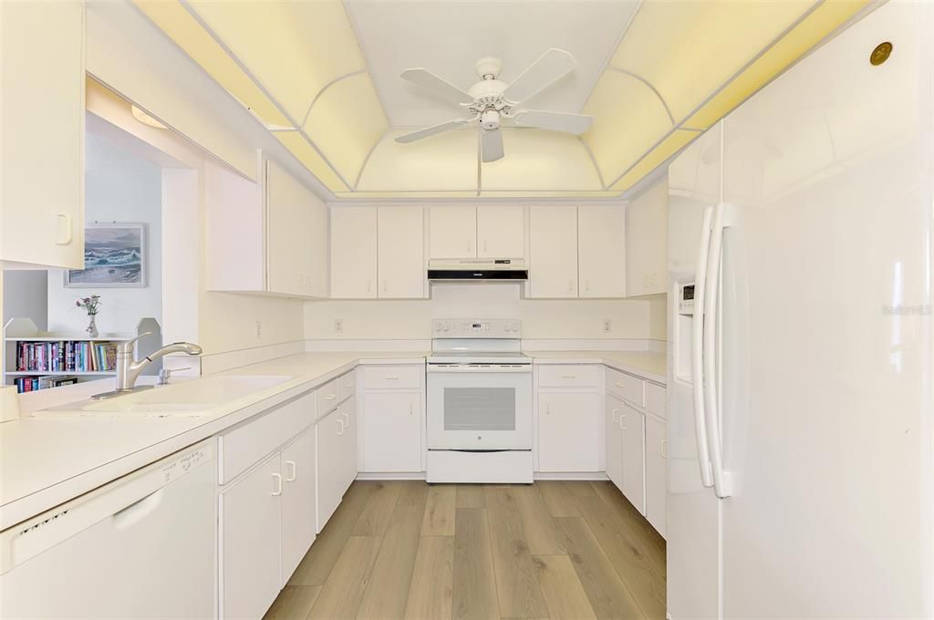 Под контрактом: $209,000 (3 спален, 2 ванн, 1311 Квадратных фут)