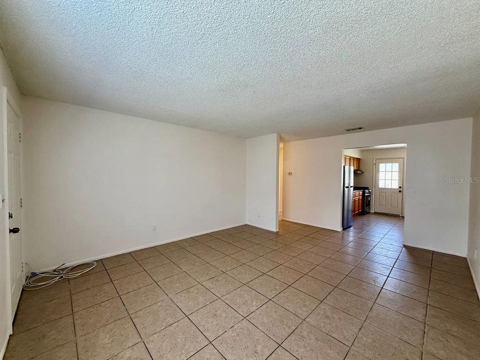 For Rent: $1,400 (2 beds, 1 baths, 1728 Square Feet)