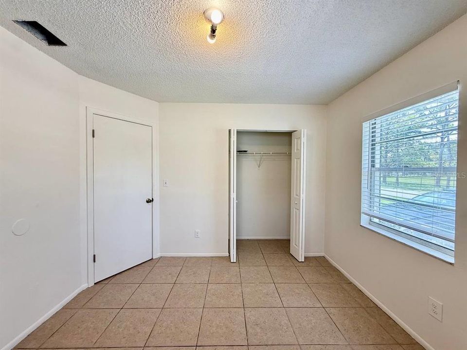 For Rent: $1,400 (2 beds, 1 baths, 1728 Square Feet)
