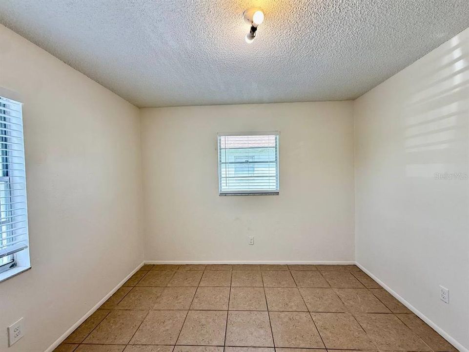For Rent: $1,400 (2 beds, 1 baths, 1728 Square Feet)