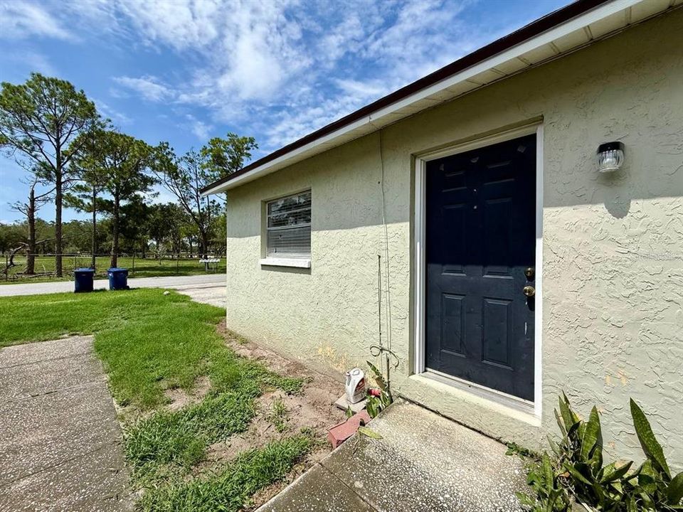 For Rent: $1,400 (2 beds, 1 baths, 1728 Square Feet)