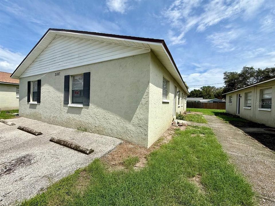 For Rent: $1,400 (2 beds, 1 baths, 1728 Square Feet)