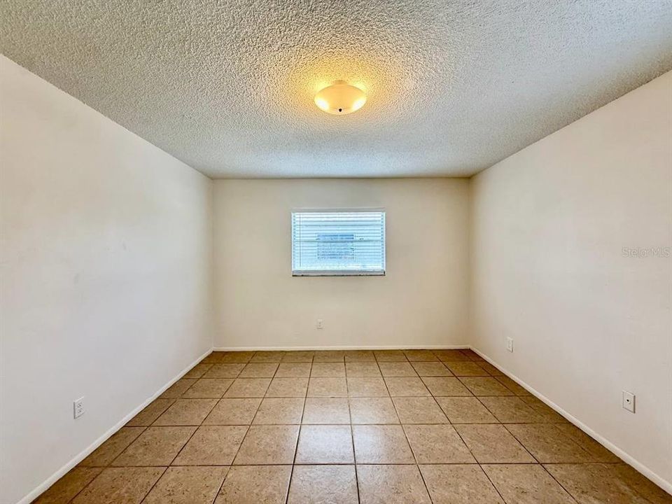 For Rent: $1,400 (2 beds, 1 baths, 1728 Square Feet)